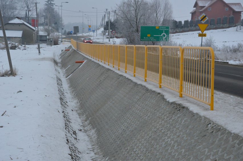 Klimontów. Mają chodnik przy drodze powiatowej, będzie bezpieczniej