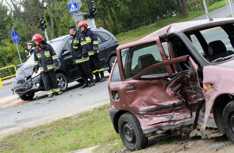 - Wypadek miał miejsce na skrzyżowaniu ulic Armii Krajowej i...