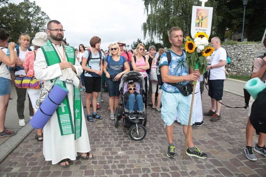 Kraków. Pielgrzymi tłumnie ruszyli na Janą Górę [ZDJĘCIA]