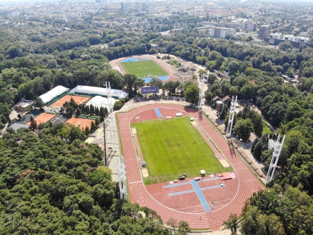 Kompleks sportowy Golęcin – dofinansowany ze środków Samorządu Województwa Wielkopolskiego w roku 2020 w wysokości 400 000 złotych.