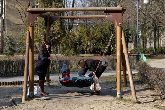 Na placu zabaw w parku Planty zostaną wymienione liny na wieży linowej. Ta cieszy się zawsze wielką popularnością wśród dzieci.