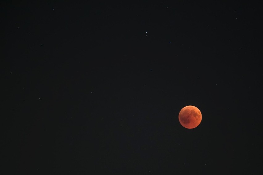 Całkowite zaćmienie Księżyca 2019 to zjawisko, na które...