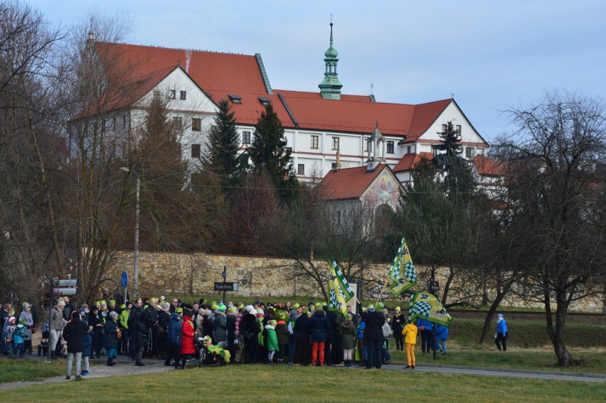 Orszak Trzech Króli 2020 Wieliczka. W ulicznych jasełkach wzięło udział tysiące mieszkańców [ZDJĘCIA]