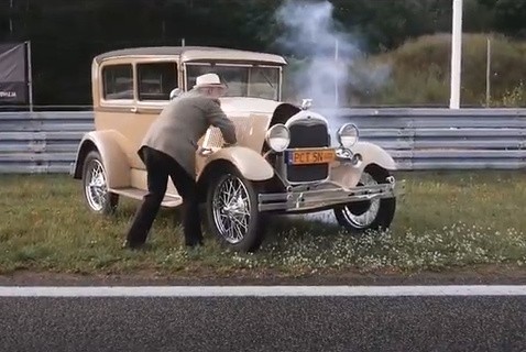 Zabytkowe samochody przyjadą na Tor Poznań