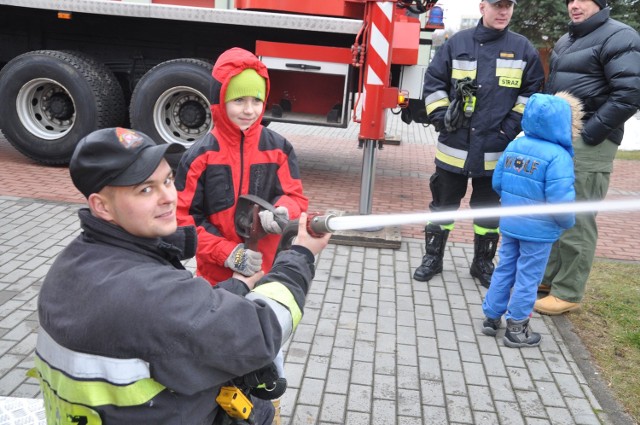 Dzieci u strażaków.