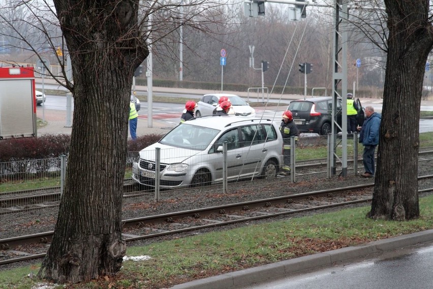 Wypadek na Osobowickiej. Kobieta w ciąży w szpitalu