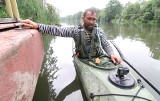 Kajakarz płynie Odrą pod prąd znad morza do źródła rzeki. Dziś był we Wrocławiu [ZDJĘCIA]