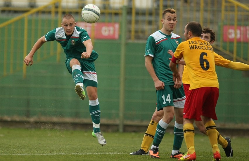 Piłka nożna: Śląsk II - Ślęza Wrocław 0:1 (ZDJĘCIA)