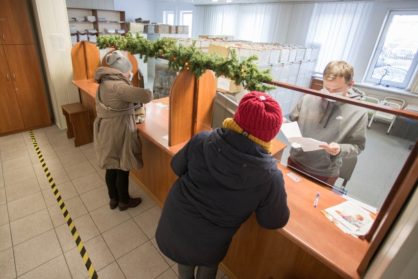 - Nie ma zbyt dużych kolejek, maksymalnie jest to około...