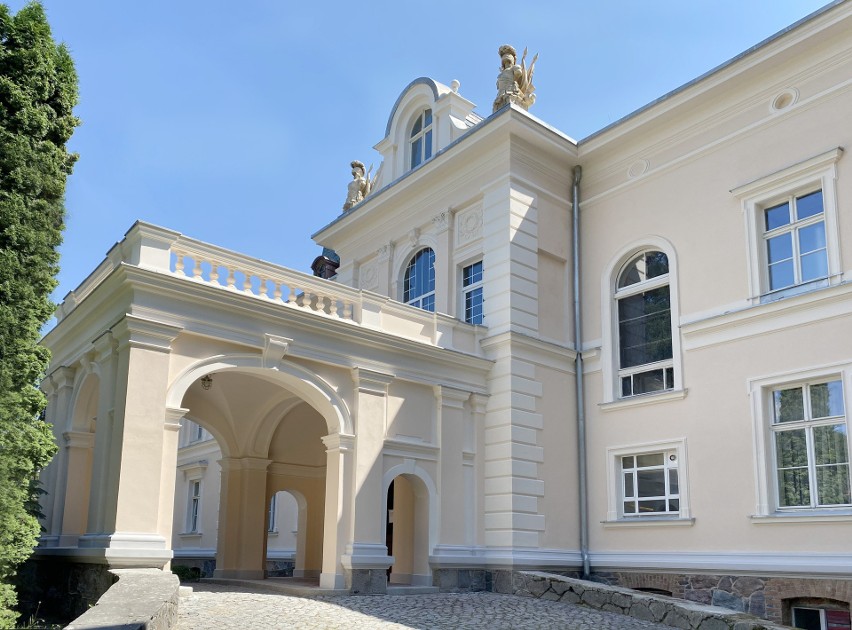 Wybudowany w drugiej połowie XIX wieku Pałac w Damnicy...