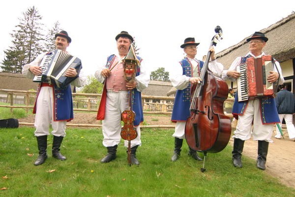 Piknik folklorystyczny "Czarne Wesele" w skansenie w...