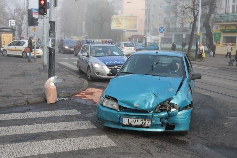 Wypadek na skrzyżowaniu ul. Rzgowskiej i ul. Piasecznej [zdjęcia]