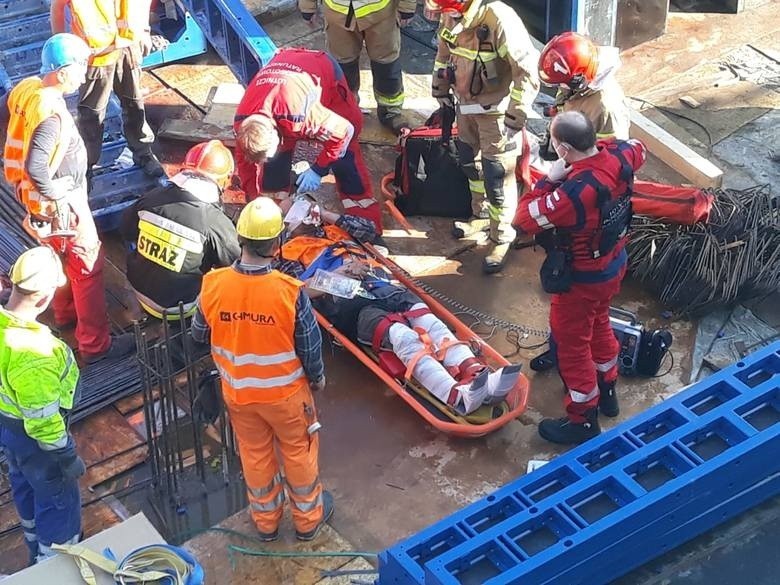 Tragedia na budowie w Toruniu. 46-letni pracownik wpadł do szybu windy