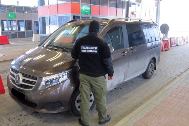 Mercedes zatrzymany na polsko - ukraińskim przejściu granicznym w Budomierzu.