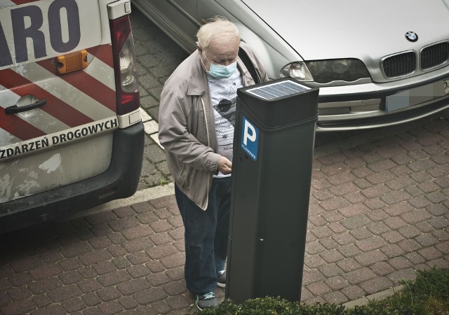 Wicemarszałek Tomasz Sobieraj wraz z członkami z Klub Radnych Koalicji Obywatelskiej przygotował propozycję uchwały, w której zmienia stawki abonamentów dla mieszkańców Koszalina, w strefie płatnego parkowania.
