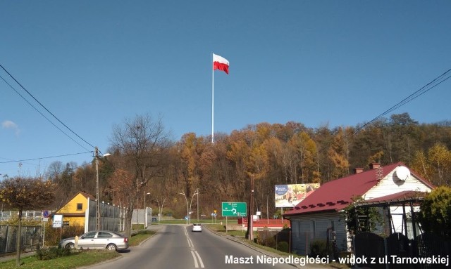 Maszt Niepodległości będzie można podziwiać, wyjeżdżając z Nowego Sącza ulicą Tarnowską m.in. w kierunku Krakowa