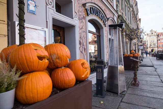 Restauracja Ratuszowa na Starym RynkuAby zobaczyć więcej zdjęć poznańskich witryn ozdobionych na Halloween, przejdź do galerii --->