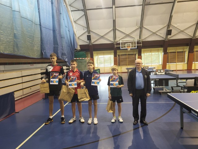 Tenisiści z Radomska grali w Wojewódzkim Turnieju Kwalifikacyjnym w Moszczenicy. Kategorię chłopców wygrał Kacper Cieciura z Radomska, zawodnik UMLKS Moszczenica
