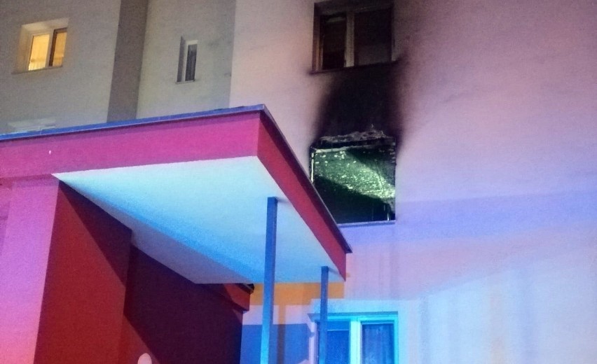 Tragiczny pożar w Stalowej Woli - w płomieniach zginął mężczyzna. 25 osób ewakuowano!