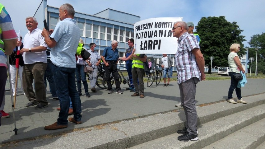 Protest pod biurowcem Grupy Azoty w Policach. Społecznicy wyszli w obronie Łarpi. ZDJĘCIA i WIDEO – 15.06.2021