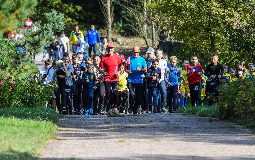 Sportowy bieg w Fordonie, połączony z ważną lekcją historii Bydgoszczy [zdjęcia]