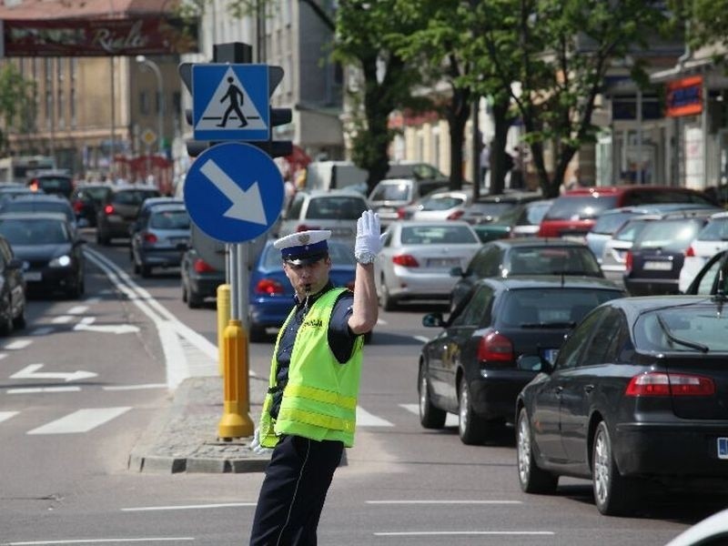 Policja kieruje ruchem