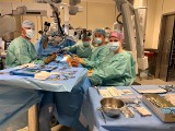 Sukces nowatorskiej operacji w szpitalu w Słupsku. 13-letni Wiktor odzyskał sprawność