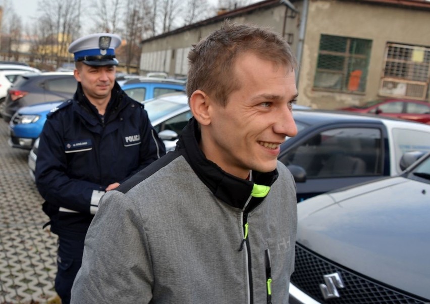 Policjanci eskortowali w Kielcach rodzącą kobietę w zagrożonej ciąży!