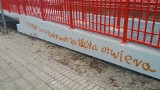 Wandale pomalowali nowy most w Darłowie. Mieszkańcy pytają o monitoring [ZDJĘCIA]
