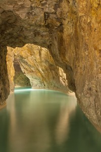 Baseny w jaskiniach – niezwykła atrakcja oddalona o 3 godziny od polskiej granicy