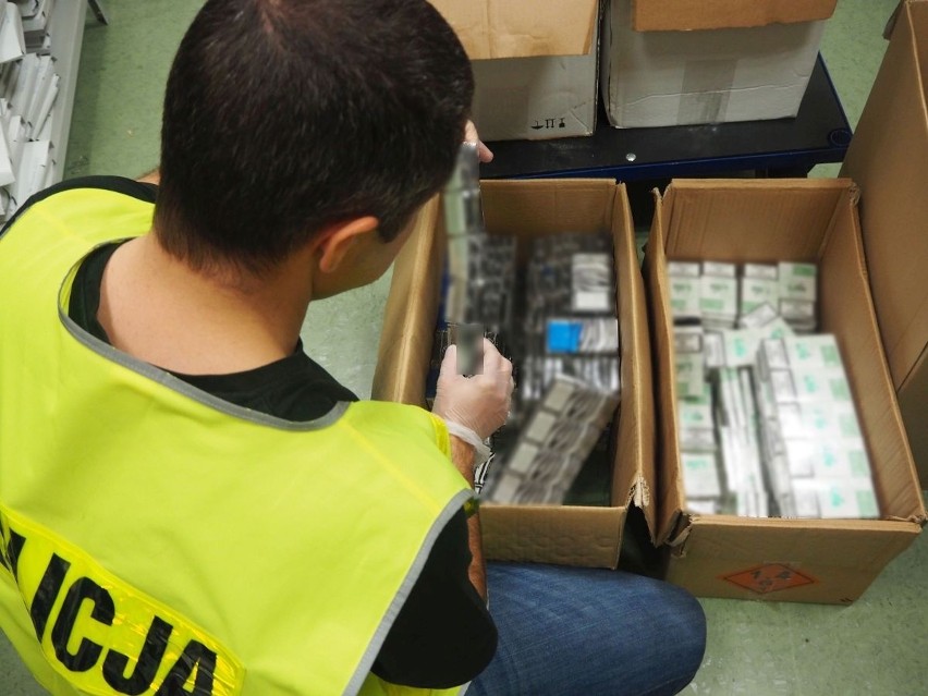 Policjanci z Sulęcina znaleźli ponad 3.600 paczek papierosów...