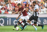 Krzysztof Piątek bez gola, Milan z porażką. Na inaugurację Serie A Krzysztof Piątek zaliczył 90 minut gry i... tyle