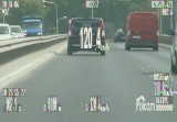 Karawanem przez Wrocław z prędkością 120 km/h. Zobacz film 