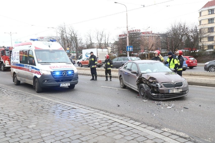 Wypadek na Kromera. Kobieta ze skody nie zahamowała w porę