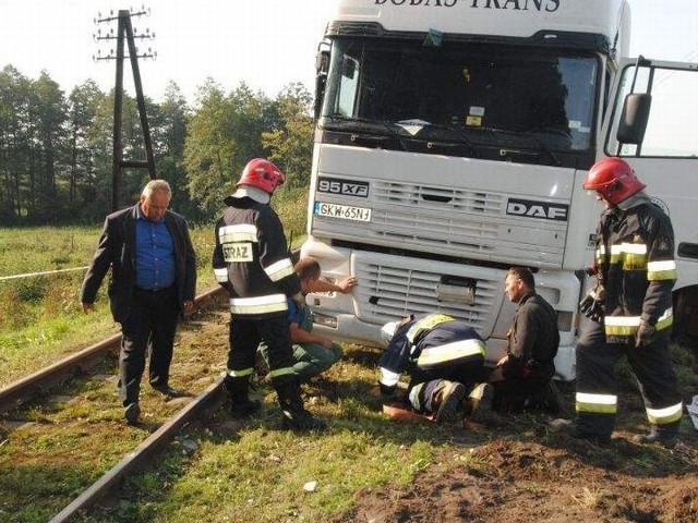 Do wypadku doszło na przejeździe niestrzeżonym