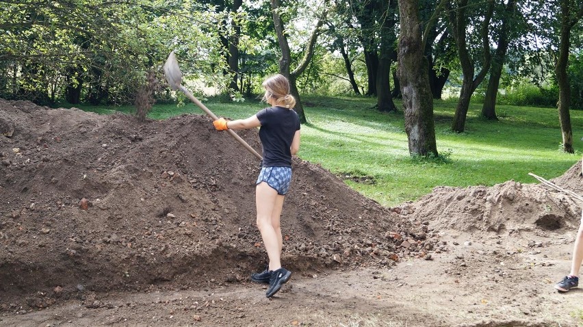 W Krzepicach wydobywają spod ziemi prawdziwe skarby. Tu stał...