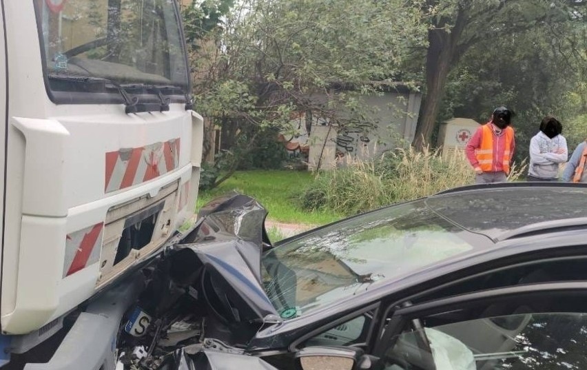 38-latek z Rybnika chciał zabić żonę. Wjechał autem w ciężarówkę, wcześniej wyłączył poduszkę powietrzną. Jest akt oskarżenia w tej sprawie
