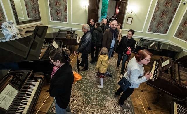 Wczoraj oficjalnie otwarta została wystawa  kolekcji fortepianów im. Andrzeja Szwalbego