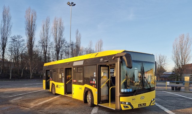 Nowe, hybrydowa autobusy marki Solaris trafiły do zajezdni w Dąbrowie GórniczejZobacz kolejne zdjęcia/plansze. Przesuwaj zdjęcia w prawo naciśnij strzałkę lub przycisk NASTĘPNE