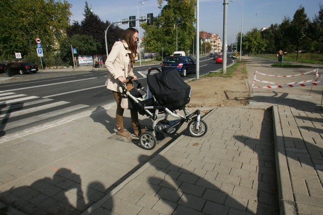 Wysokie schody to nie jedyna przeszkoda dla mam