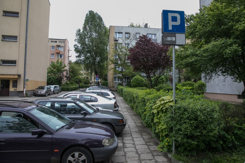 Gmina zawłaszczyła parking przy ul. Krasickiego i wyznaczyła...