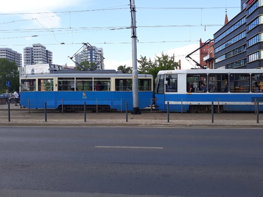 Wypadek tramwajów na placu Jana Pawła II (ZDJĘCIA)