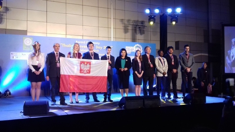 Międzynarodowy sukces uczniów z Połańca. Otrzymali dwa srebrne medale na Międzynarodowej Wystawie Wynalazków w Tajlandii