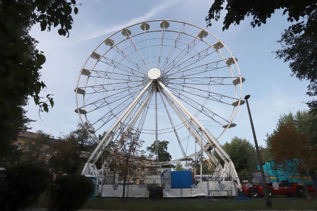 Tak wygląda koło widokowe na Placu Jagiellońskim. Więcej na kolejnych slajdach >>>