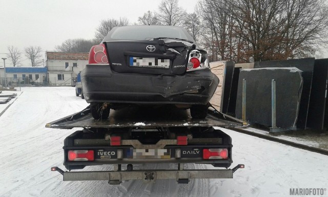 Dziś rano na drodze krajowej nr 46 pomiędzy Nysą a Strobicami, 54-letni kierowca autobusu nie zachował należytej odległości od jadącej przed nim toyoty, którą kierował 68-latek i najechał na jej tył. Na szczęście nikomu nic się nie stało. Obaj kierowcy byli trzeźwi. Sprawca kolizji został ukarany mandatem..