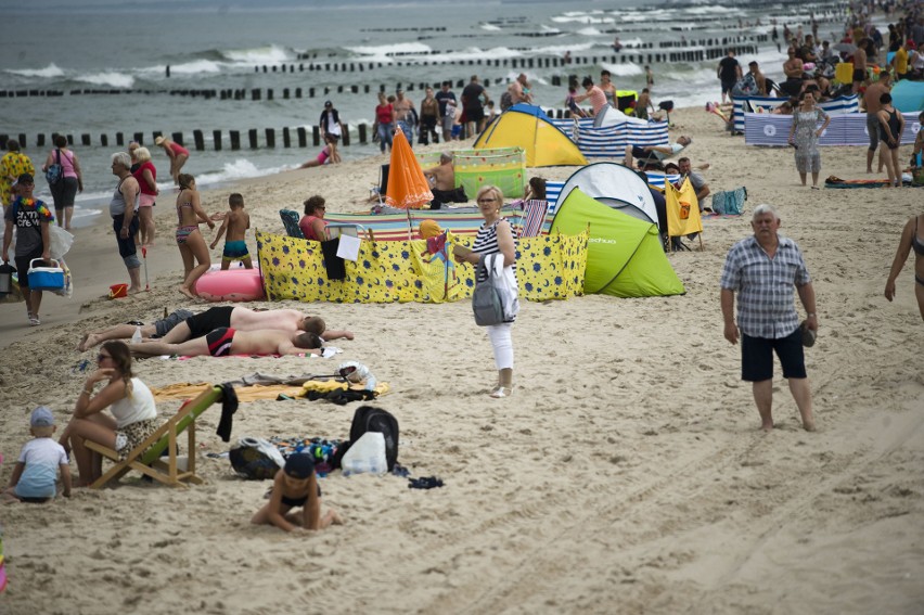 Wczoraj, choć do upału było daleko, plaże w Mielnie były jak...