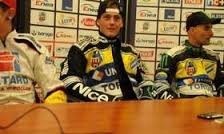 Darcy Ward (w środku).