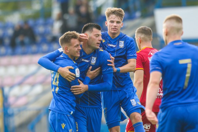 Rezerwy Lecha Poznań przedłużyły serię meczów bez porażki i po bardzo dobrym meczu nie dali szans wyżej notowanej Chojniczance Chojnice. Kolejorz awansował na 6. miejsce w tabeli eWinner 2 Ligi.