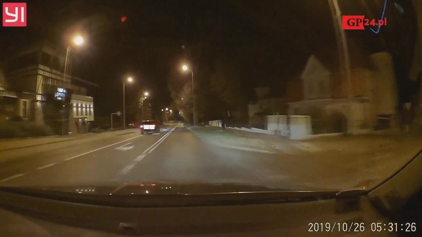 Kolejny pirat drogowy nagrany na kamerach w Słupsku (wideo)