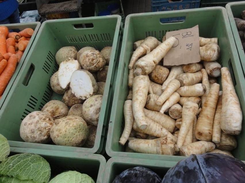 Ceny warzyw i owoców na targowisku w Kartuzach [ZDJĘCIA]